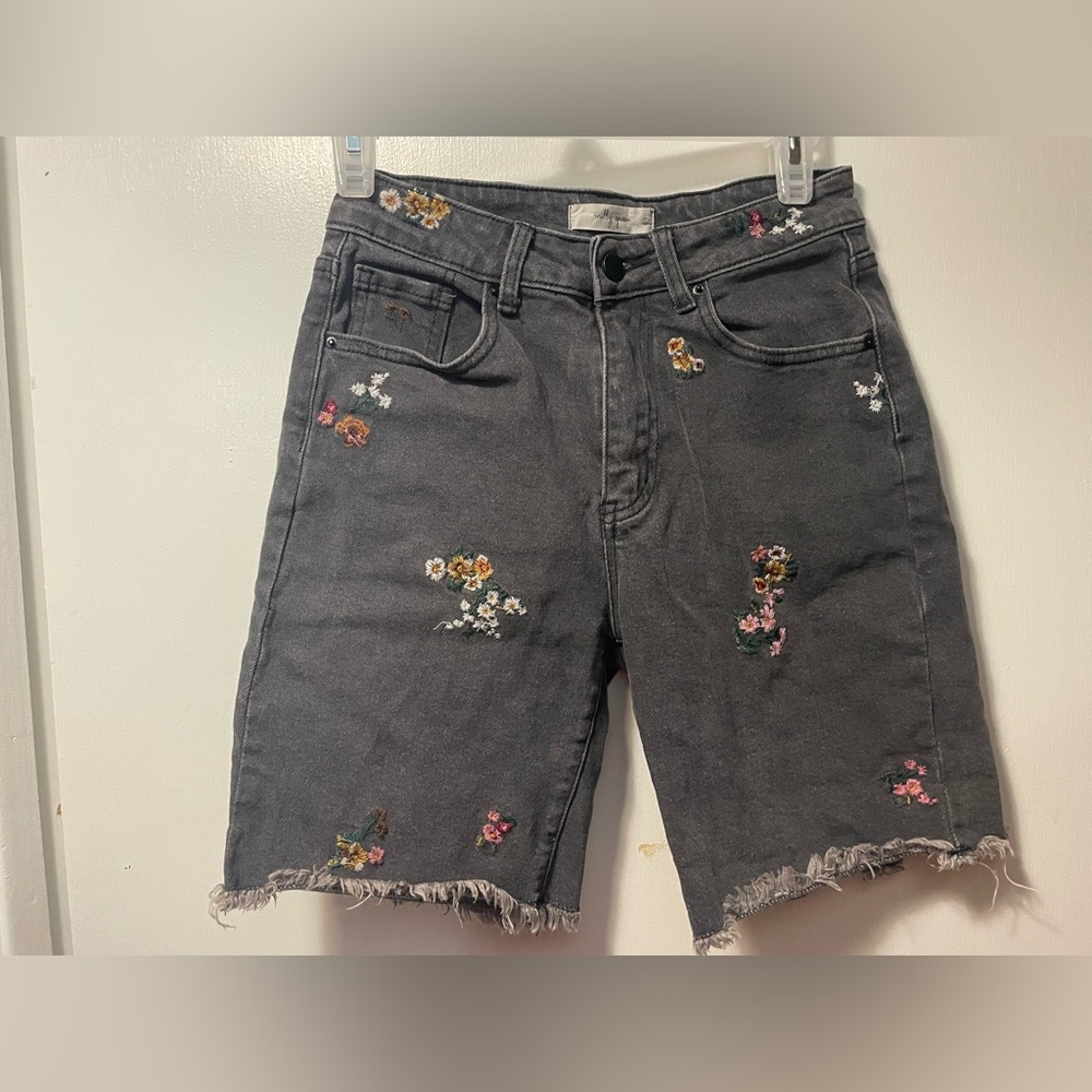 Floral Embroidered Women's Denim Shorts
